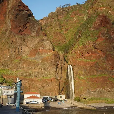 Pauloldtown - Local Experience W Rooftop N Jacuzzi * Paul do Mar (Madeira)