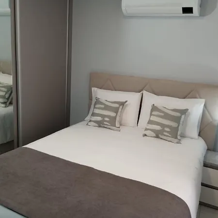 Pauloldtown - Local Experience W Rooftop N Jacuzzi * Paul do Mar (Madeira)