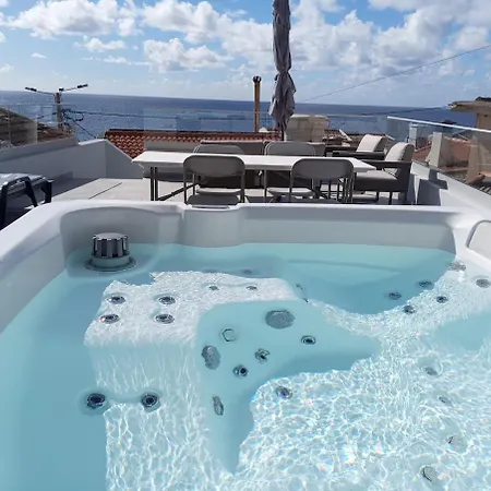 Pauloldtown - Local Experience W Rooftop N Jacuzzi Willa