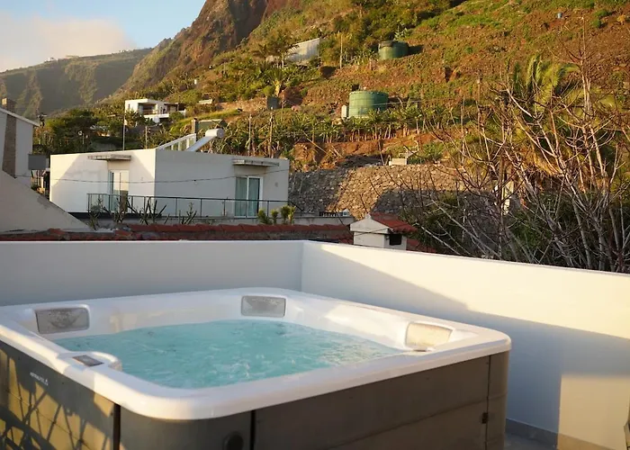 Pauloldtown - Local Experience W Rooftop N Jacuzzi