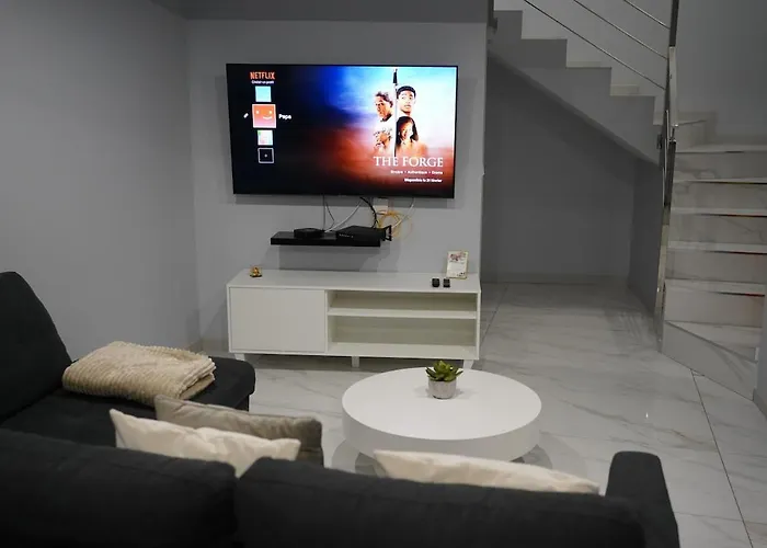 Pauloldtown - Local Experience W Rooftop N Jacuzzi Villa Paul do Mar (Madeira)