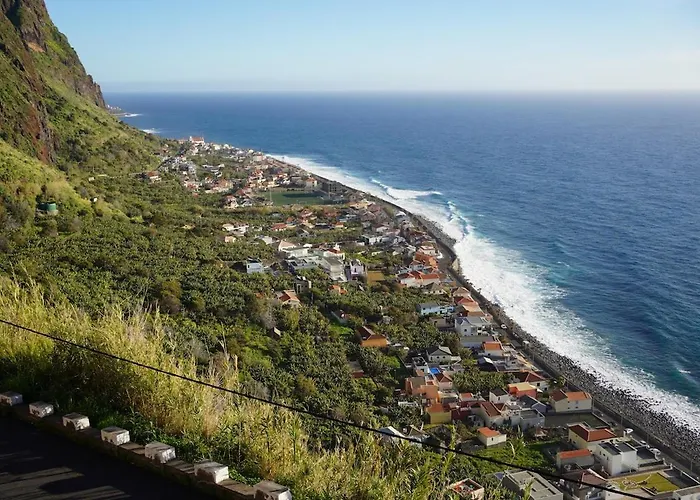 Pauloldtown - Local Experience W Rooftop N Jacuzzi * Paul do Mar (Madeira)