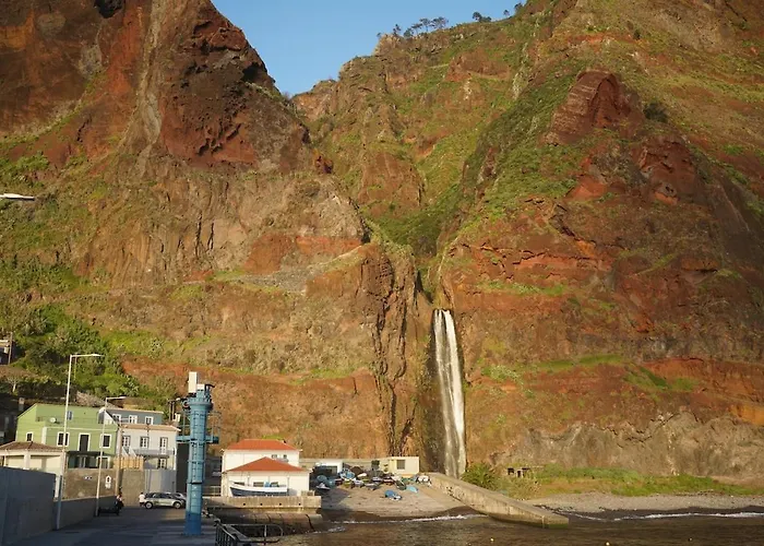 Pauloldtown - Local Experience W Rooftop N Jacuzzi * Paul do Mar (Madeira)