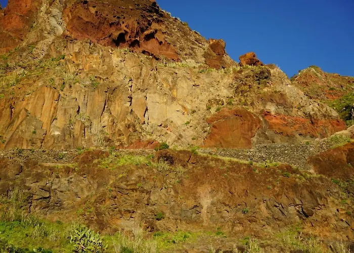 Villa Pauloldtown - Local Experience W Rooftop N Jacuzzi Paul do Mar (Madeira)